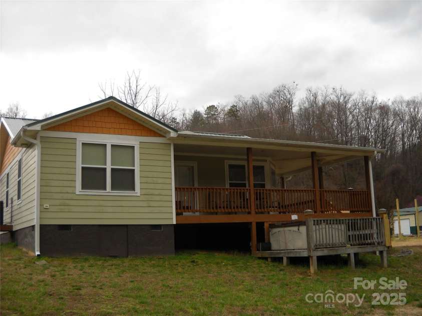 992 Hornet Drive, Whittier, NC 28789.  MLS# CAR4237623, YatesRealty ID 256. 