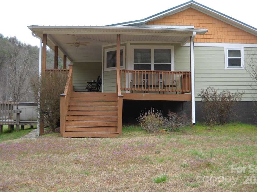 992 Hornet Drive, Whittier, NC 28789.  MLS# CAR4237623, YatesRealty ID 256. 