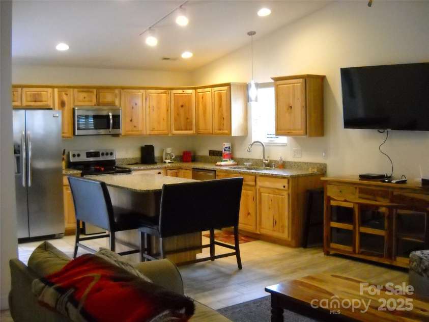 992 Hornet Drive, Whittier, NC 28789.  MLS# CAR4237623, YatesRealty ID 256. 