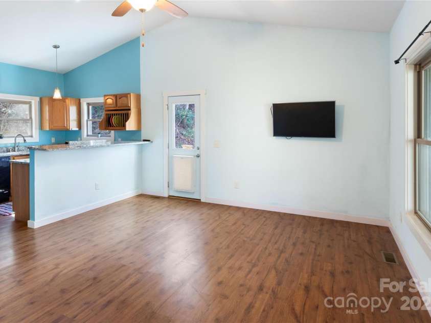 178 Chestnut Walk Drive, Waynesville, NC 28786.  MLS# CAR4227402, YatesRealty ID 2560. Open concept living