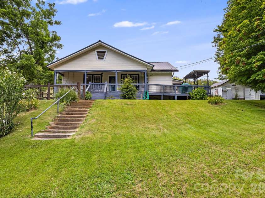 29 Ponder Street, Mars Hill, NC 28754.  MLS# CAR4286832, YatesRealty ID 2560. 