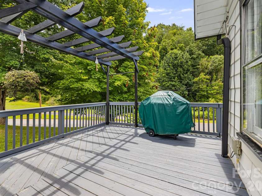 29 Ponder Street, Mars Hill, NC 28754.  MLS# CAR4286832, YatesRealty ID 2560. 