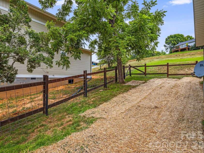 29 Ponder Street, Mars Hill, NC 28754.  MLS# CAR4286832, YatesRealty ID 2560. 