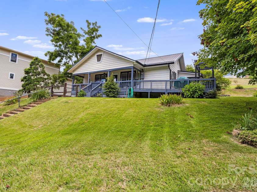 29 Ponder Street, Mars Hill, NC 28754.  MLS# CAR4286832, YatesRealty ID 2560. 
