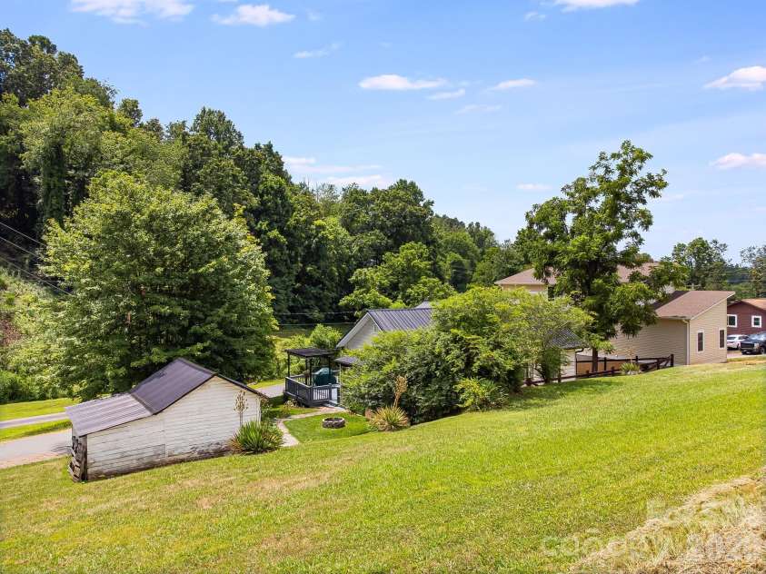 29 Ponder Street, Mars Hill, NC 28754.  MLS# CAR4286832, YatesRealty ID 2560. 
