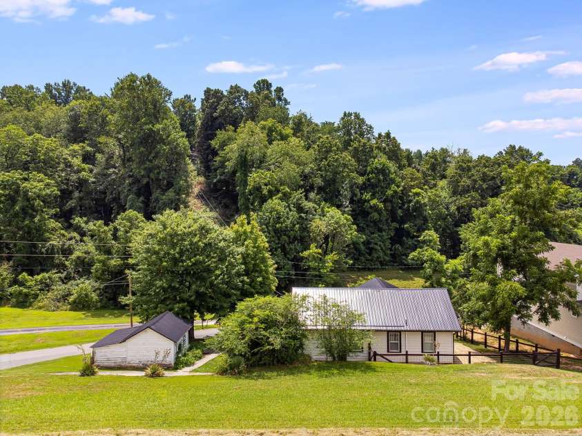 29 Ponder Street, Mars Hill, NC 28754.  MLS# CAR4286832, YatesRealty ID 2560. 