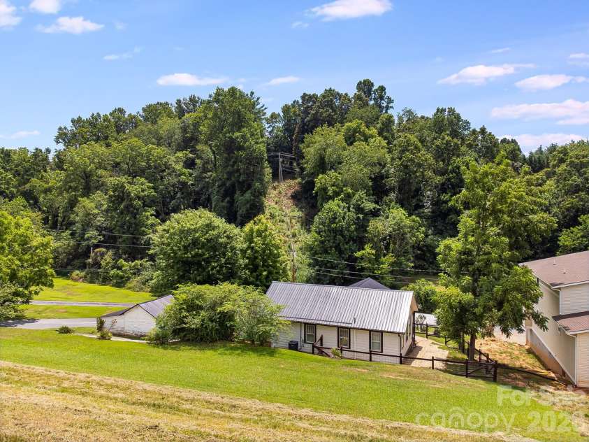 29 Ponder Street, Mars Hill, NC 28754.  MLS# CAR4286832, YatesRealty ID 2560. 