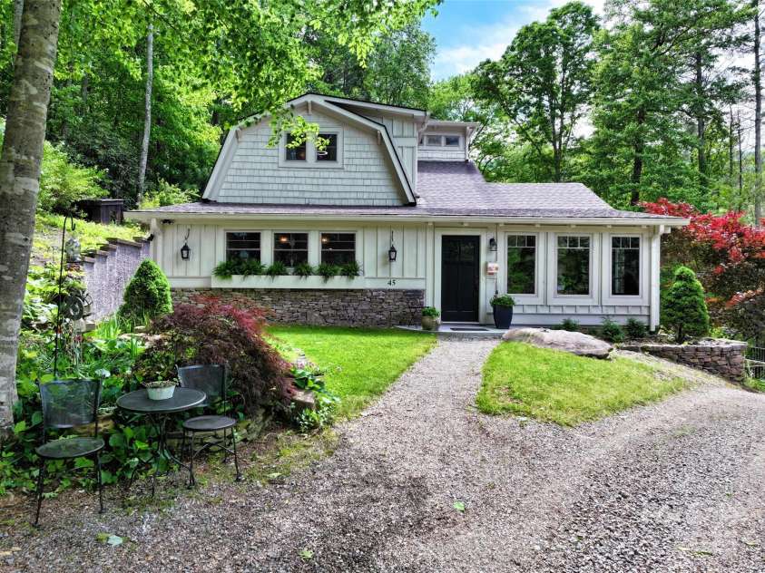 45 Gracious Lane, Waynesville, NC 28785.  MLS# CAR4255270, YatesRealty ID 25600. 45 Gracious Lane