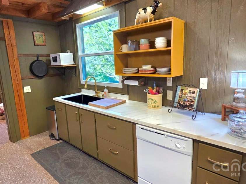 45 Gracious Lane, Waynesville, NC 28785.  MLS# CAR4255270, YatesRealty ID 25600. 