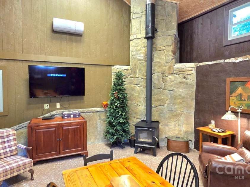 45 Gracious Lane, Waynesville, NC 28785.  MLS# CAR4255270, YatesRealty ID 25600. 