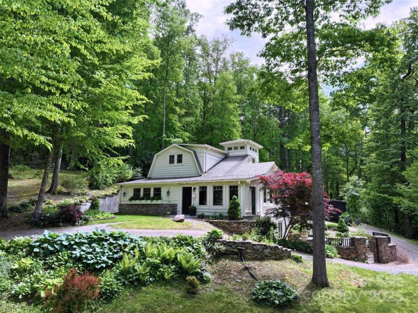 45 Gracious Lane, Waynesville, NC 28785.  MLS# CAR4255270, YatesRealty ID 25600. 