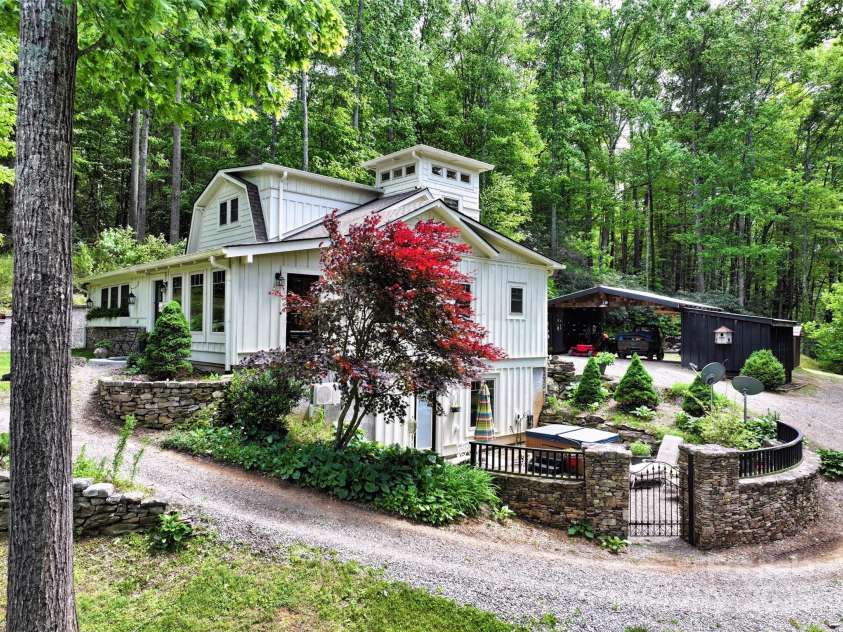 45 Gracious Lane, Waynesville, NC 28785.  MLS# CAR4255270, YatesRealty ID 25600. 