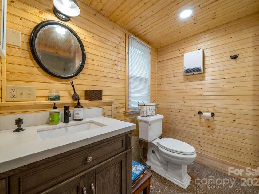 45 Gracious Lane, Waynesville, NC 28785.  MLS# CAR4255270, YatesRealty ID 25600. Bunk House Full Bath