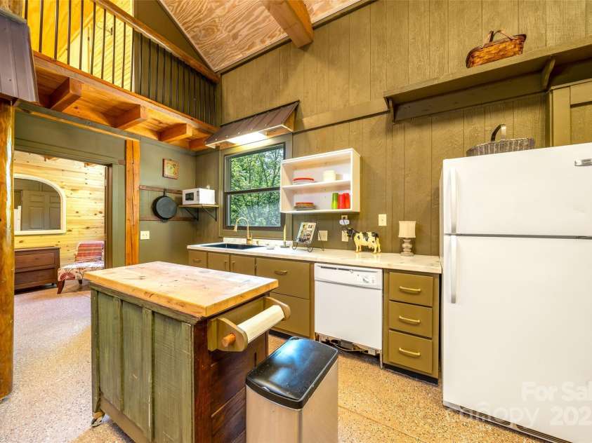 45 Gracious Lane, Waynesville, NC 28785.  MLS# CAR4255270, YatesRealty ID 25600. Open Floor Plan Bunk House