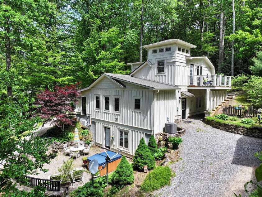45 Gracious Lane, Waynesville, NC 28785.  MLS# CAR4255270, YatesRealty ID 25600. Welcome to 45 Gracious Lane