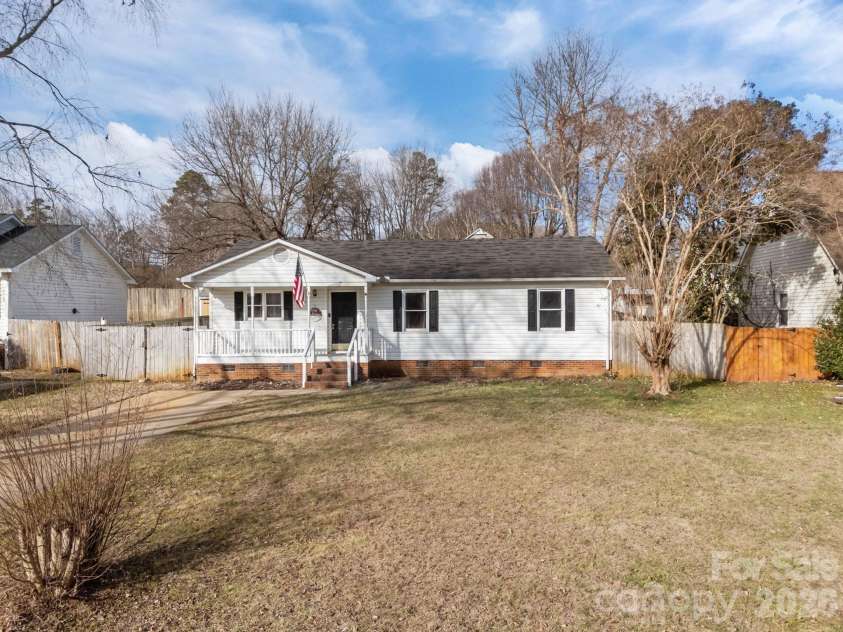 1010 Oakmont Court, Salisbury, NC 28146.  MLS# CAR4343975, YatesRealty ID 25601. 