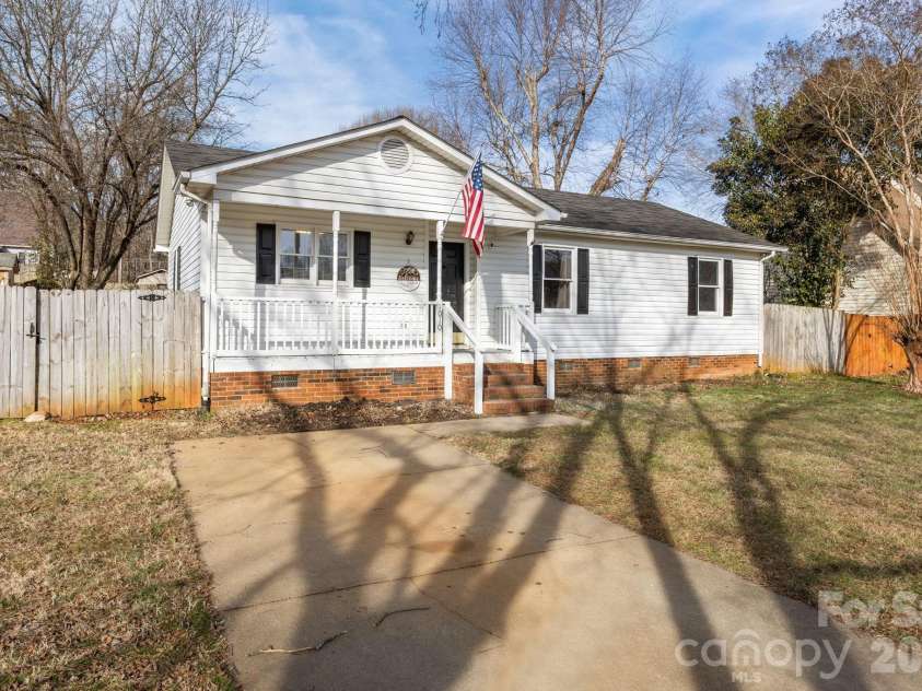 1010 Oakmont Court, Salisbury, NC 28146.  MLS# CAR4343975, YatesRealty ID 25601. 