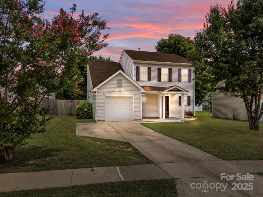 8009 Trotter Road, Charlotte, NC 28216.  MLS# CAR4277381, YatesRealty ID 25601. 