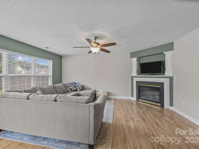 8009 Trotter Road, Charlotte, NC 28216.  MLS# CAR4277381, YatesRealty ID 25601. 