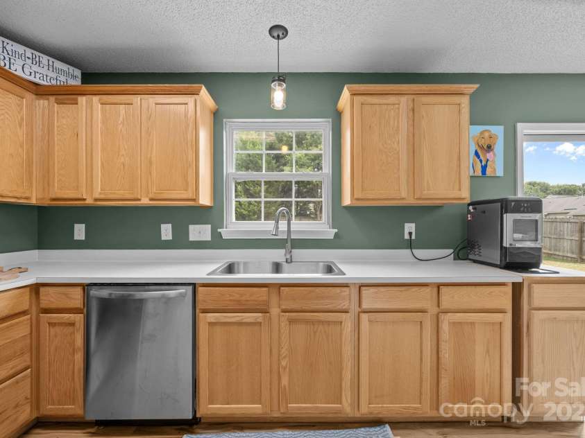 8009 Trotter Road, Charlotte, NC 28216.  MLS# CAR4277381, YatesRealty ID 25601. 