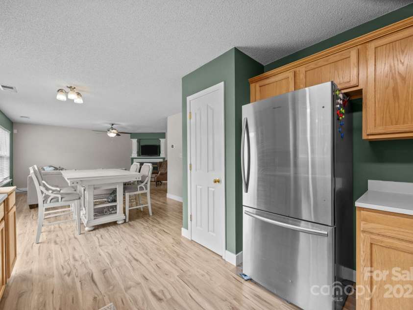 8009 Trotter Road, Charlotte, NC 28216.  MLS# CAR4277381, YatesRealty ID 25601. 