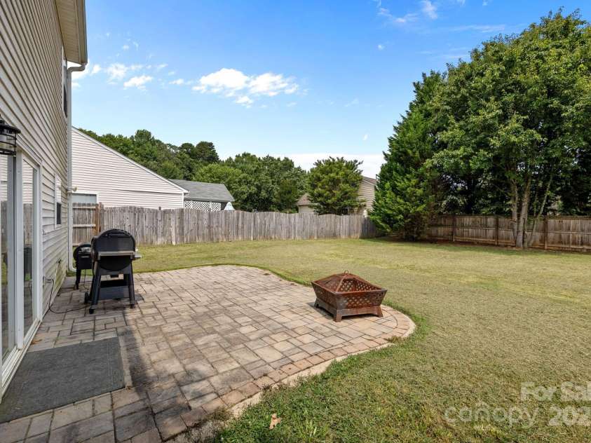 8009 Trotter Road, Charlotte, NC 28216.  MLS# CAR4277381, YatesRealty ID 25601. 