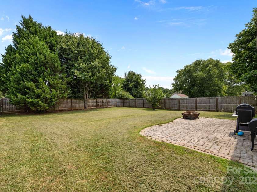 8009 Trotter Road, Charlotte, NC 28216.  MLS# CAR4277381, YatesRealty ID 25601. 