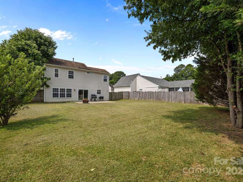 8009 Trotter Road, Charlotte, NC 28216.  MLS# CAR4277381, YatesRealty ID 25601. 