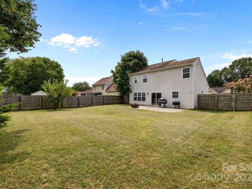 8009 Trotter Road, Charlotte, NC 28216.  MLS# CAR4277381, YatesRealty ID 25601. 