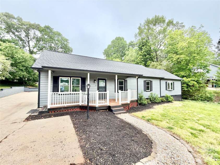 1586 Kenlane Drive, Hickory, NC 28601.  MLS# CAR4377575, YatesRealty ID 25603. 