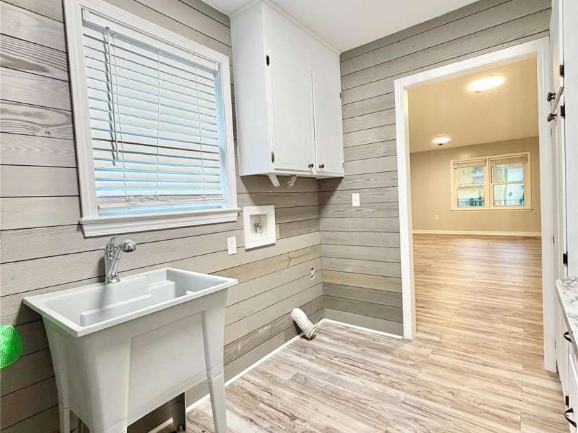 1586 Kenlane Drive, Hickory, NC 28601.  MLS# CAR4377575, YatesRealty ID 25603. 