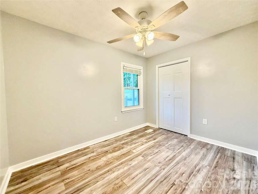 1586 Kenlane Drive, Hickory, NC 28601.  MLS# CAR4377575, YatesRealty ID 25603. 