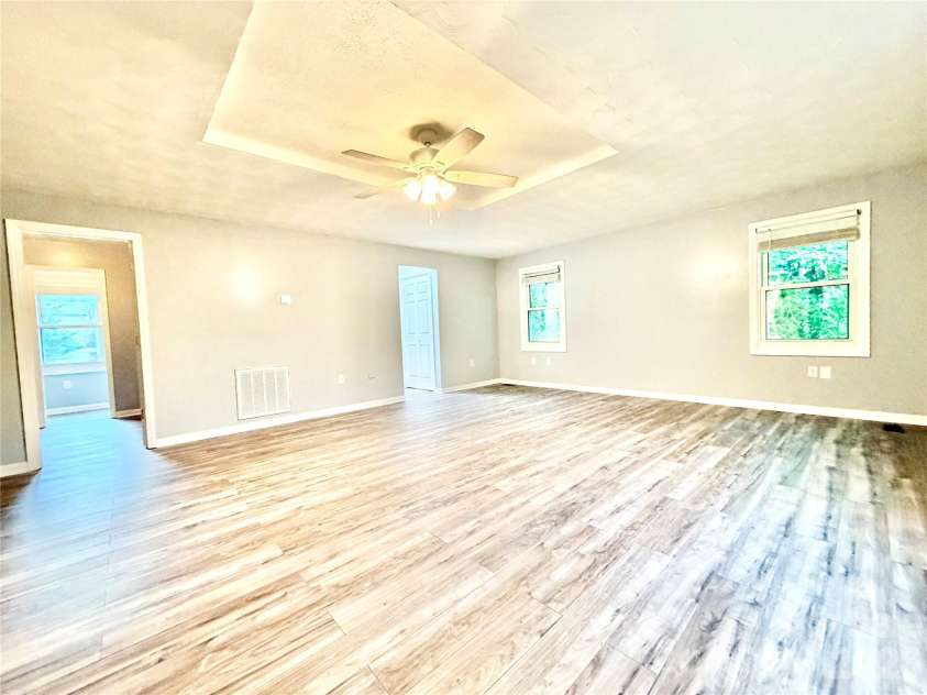 1586 Kenlane Drive, Hickory, NC 28601.  MLS# CAR4377575, YatesRealty ID 25603. 