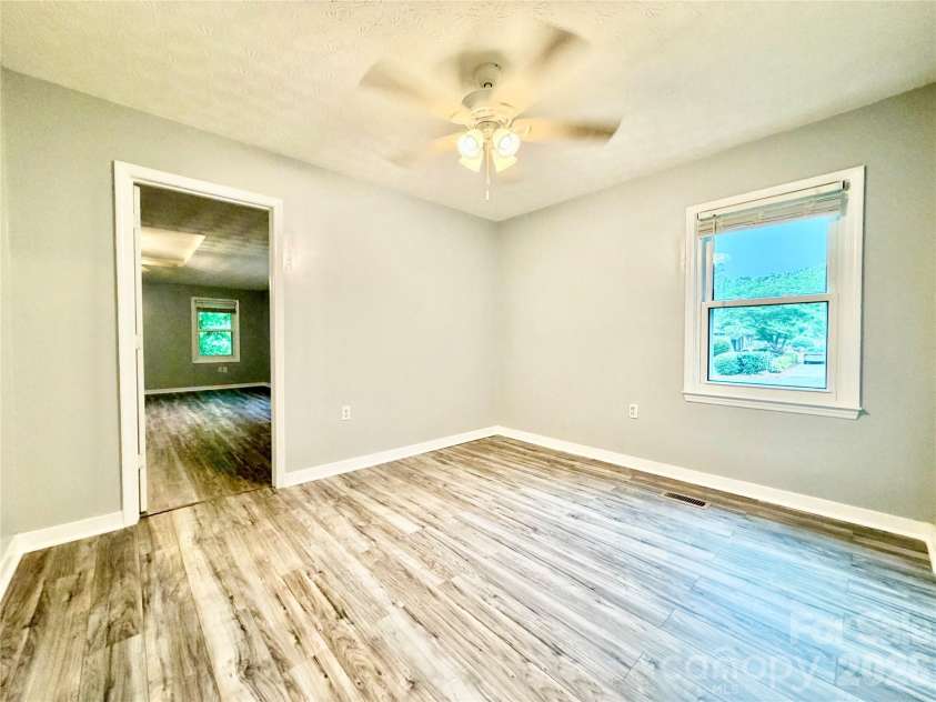 1586 Kenlane Drive, Hickory, NC 28601.  MLS# CAR4377575, YatesRealty ID 25603. 