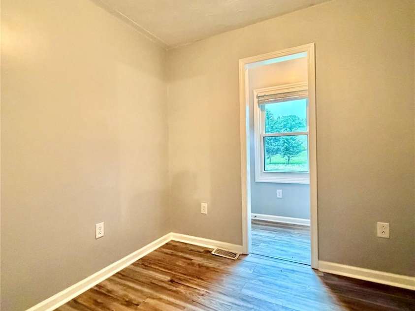 1586 Kenlane Drive, Hickory, NC 28601.  MLS# CAR4377575, YatesRealty ID 25603. 