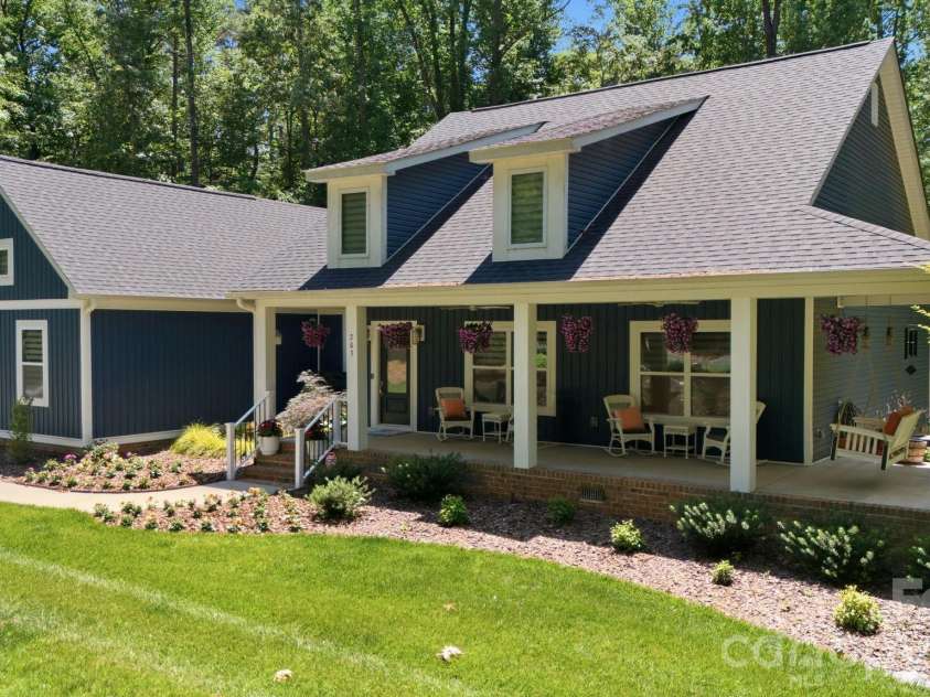 203 Spinnaker Court, Lexington, NC 27292.  MLS# CAR4384967, YatesRealty ID 25604. 