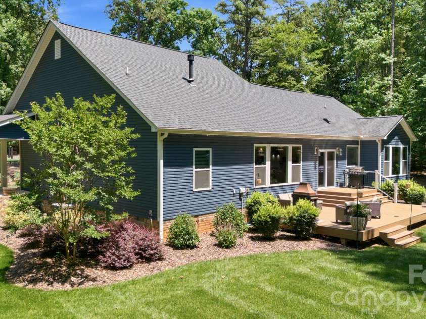 203 Spinnaker Court, Lexington, NC 27292.  MLS# CAR4384967, YatesRealty ID 25604. 