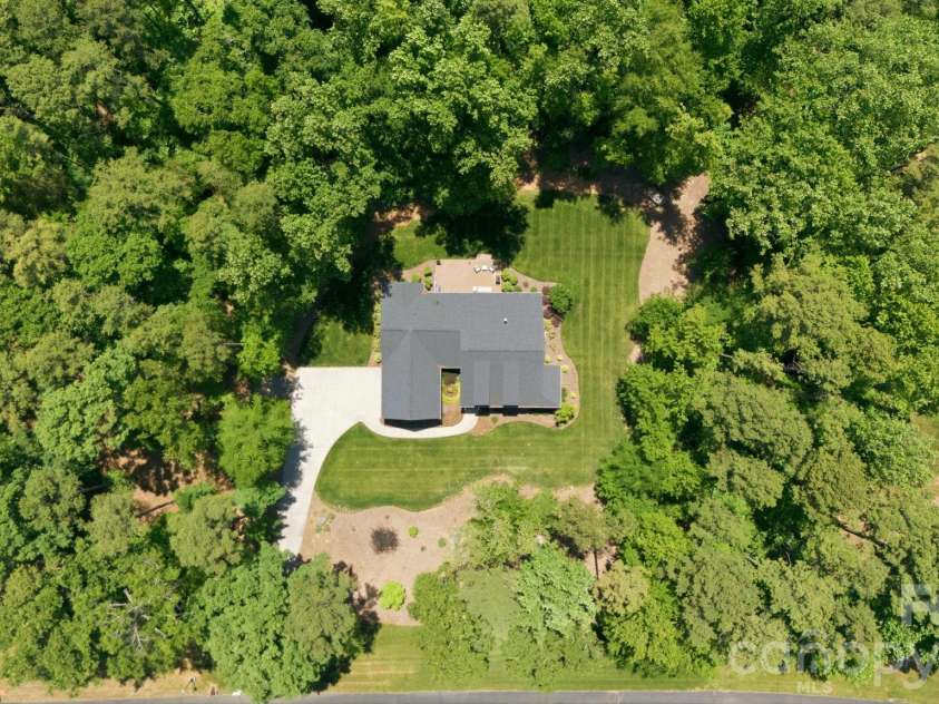 203 Spinnaker Court, Lexington, NC 27292.  MLS# CAR4384967, YatesRealty ID 25604. 
