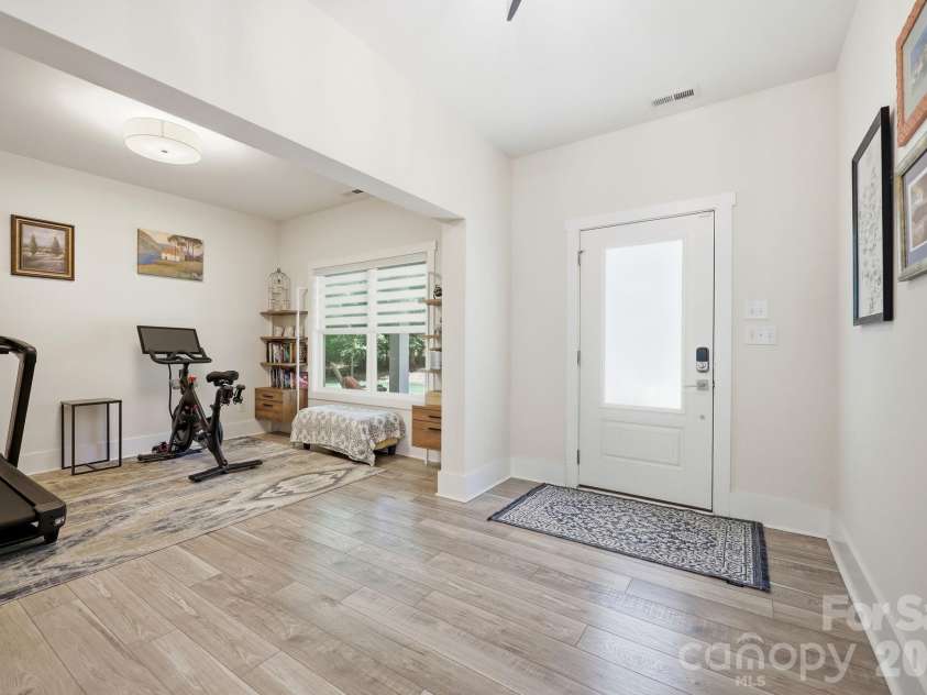 203 Spinnaker Court, Lexington, NC 27292.  MLS# CAR4384967, YatesRealty ID 25604. 
