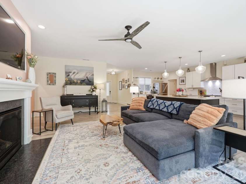 203 Spinnaker Court, Lexington, NC 27292.  MLS# CAR4384967, YatesRealty ID 25604. 