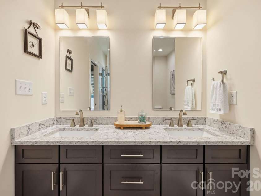 203 Spinnaker Court, Lexington, NC 27292.  MLS# CAR4384967, YatesRealty ID 25604. 