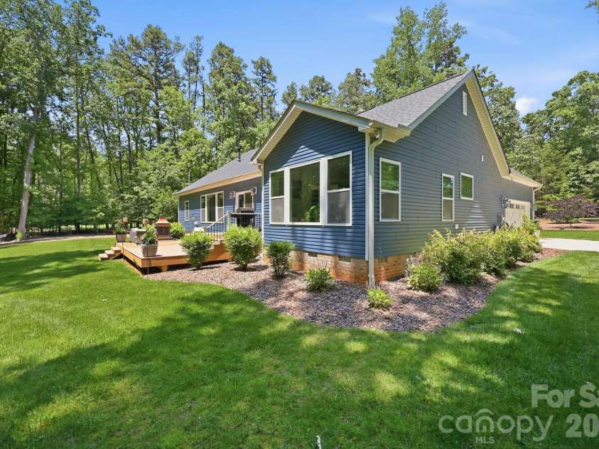 203 Spinnaker Court, Lexington, NC 27292.  MLS# CAR4384967, YatesRealty ID 25604. 
