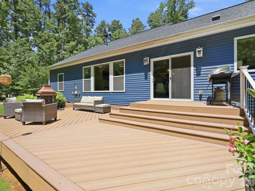 203 Spinnaker Court, Lexington, NC 27292.  MLS# CAR4384967, YatesRealty ID 25604. 