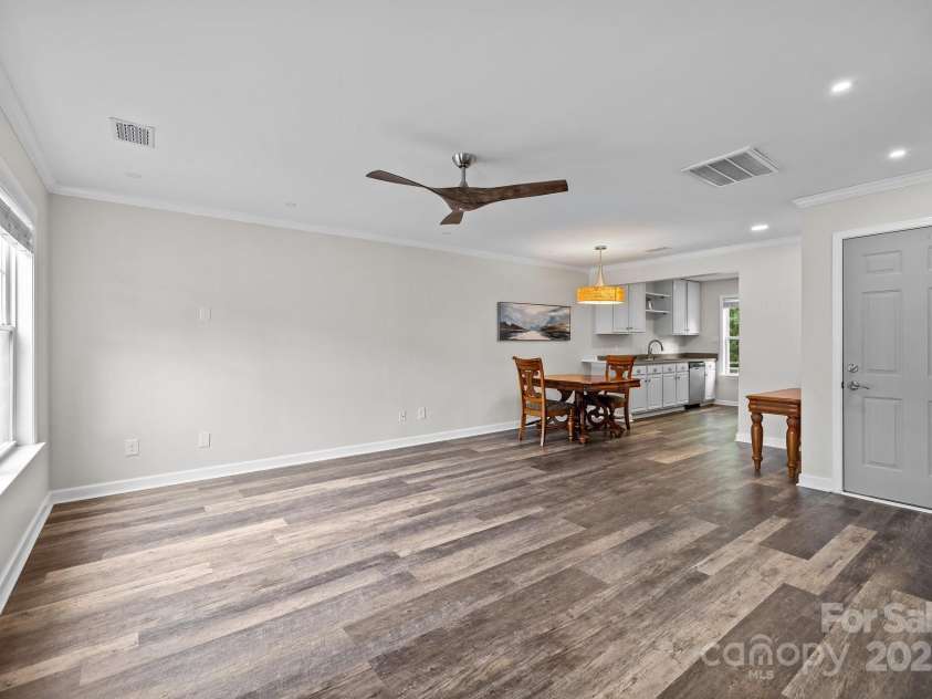 6518 Point Comfort Lane, Charlotte, NC 28226.  MLS# CAR4261160, YatesRealty ID 25604. 