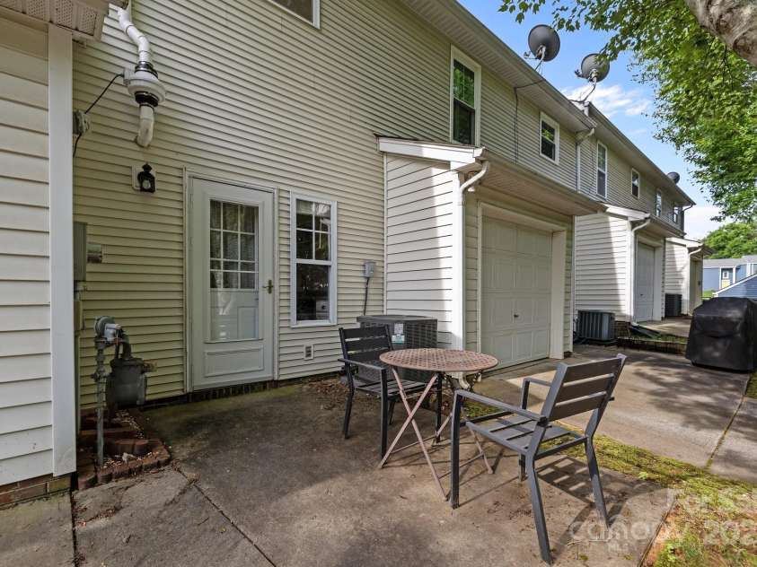 6518 Point Comfort Lane, Charlotte, NC 28226.  MLS# CAR4261160, YatesRealty ID 25604. 