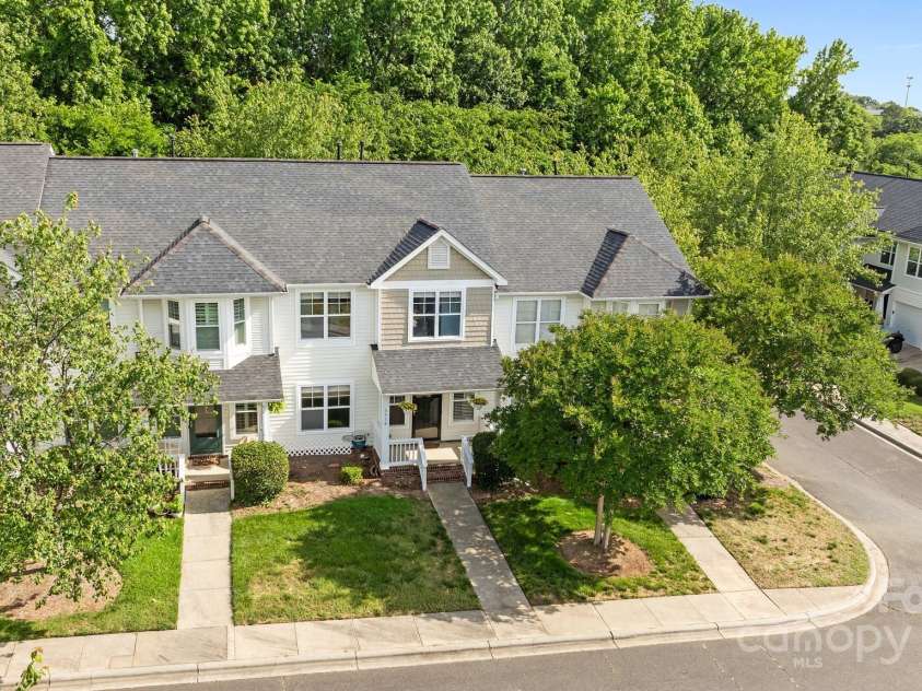 6518 Point Comfort Lane, Charlotte, NC 28226.  MLS# CAR4261160, YatesRealty ID 25604. 