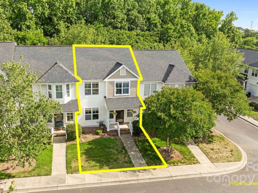 6518 Point Comfort Lane, Charlotte, NC 28226.  MLS# CAR4261160, YatesRealty ID 25604. 