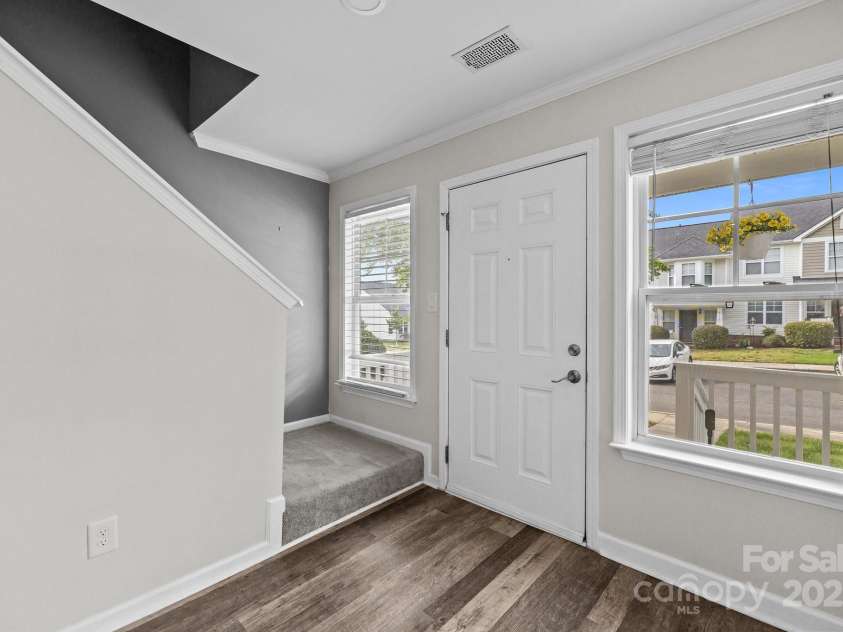 6518 Point Comfort Lane, Charlotte, NC 28226.  MLS# CAR4261160, YatesRealty ID 25604. Entry way