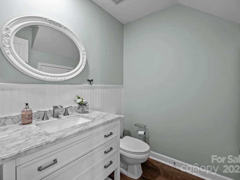6518 Point Comfort Lane, Charlotte, NC 28226.  MLS# CAR4261160, YatesRealty ID 25604. Main floor power room