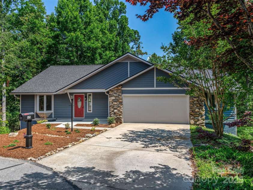 15 Josie Lane, Asheville, NC 28804.  MLS# CAR4267663, YatesRealty ID 25606. 15 Josie Lane